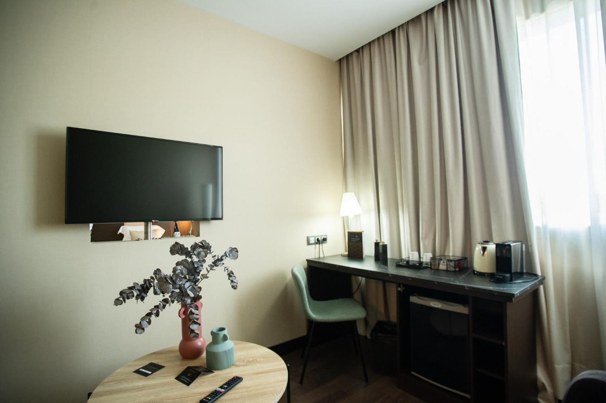 Azz Pamplona Norte Hotel Berriozar Eksteriør bilde