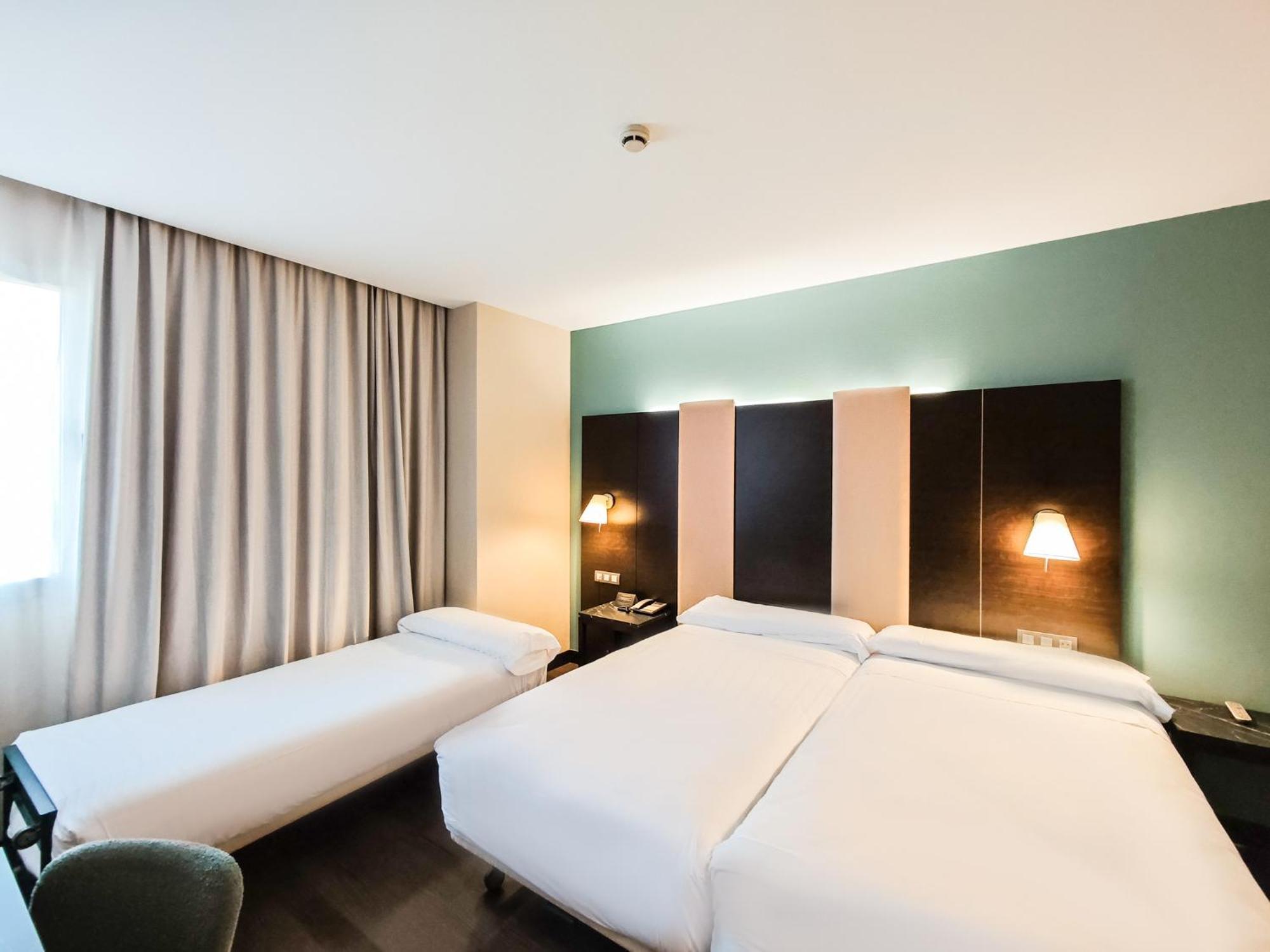 Azz Pamplona Norte Hotel Berriozar Eksteriør bilde