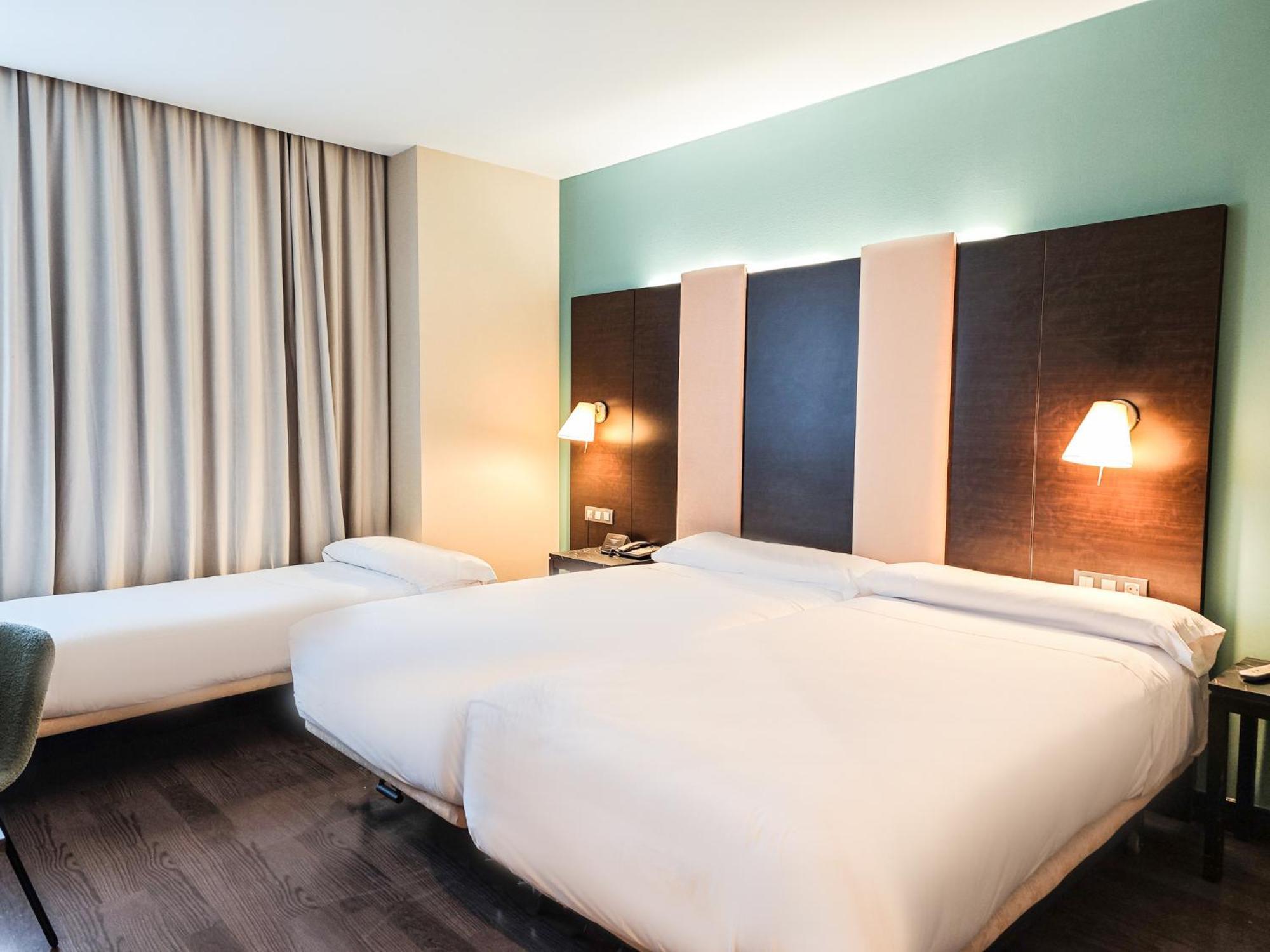 Azz Pamplona Norte Hotel Berriozar Eksteriør bilde