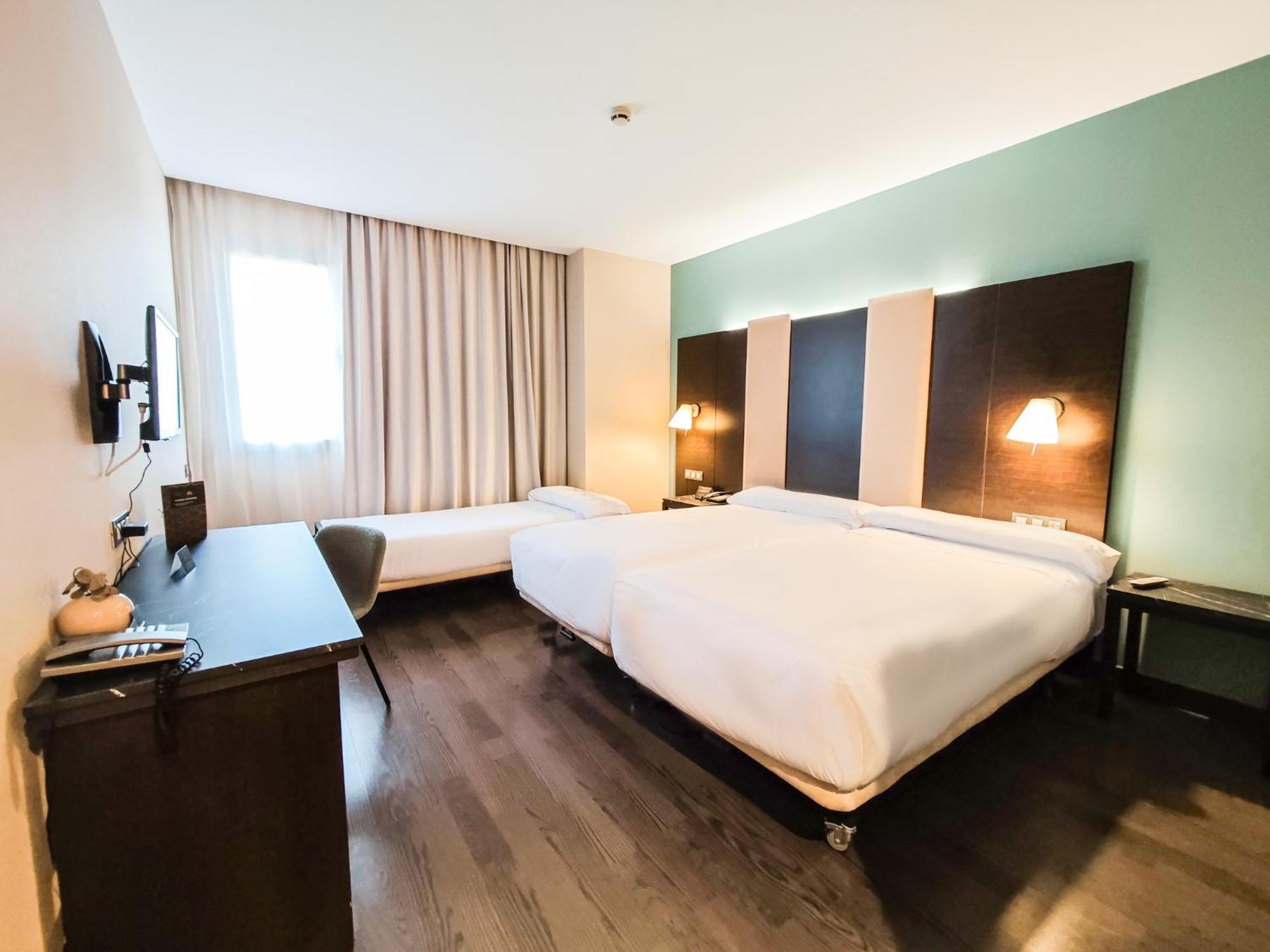 Azz Pamplona Norte Hotel Berriozar Eksteriør bilde